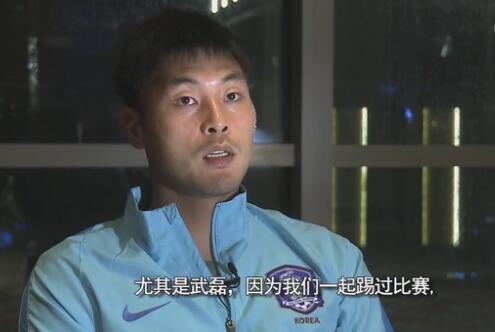 喜剧片《棕榈泉》发布海报 2020-07-02 日前，由安迪·萨姆伯格、克里斯汀·米利欧缇主演的喜剧片《棕榈泉》发布最新海报，该片将于7月10日在流媒体平台Hulu上线。