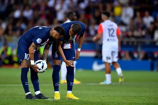甄子丹、钟楚曦等出席2025-05-16 甄子丹执导！