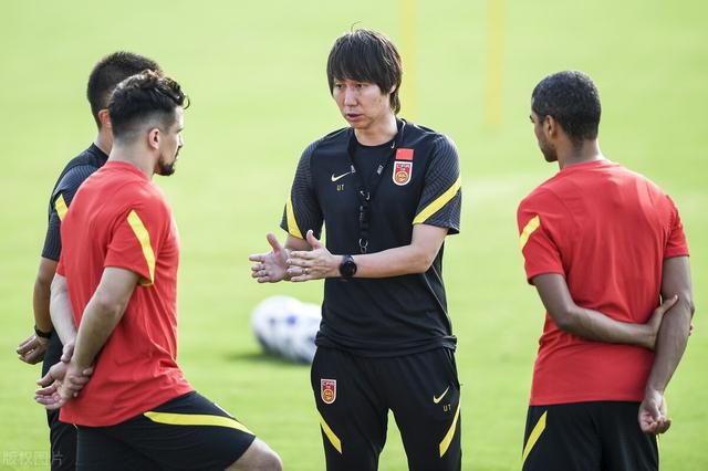 统特工的“高大威猛+装备碾压”模式相比，影片试图以“普通人逆袭”贴近观众。
